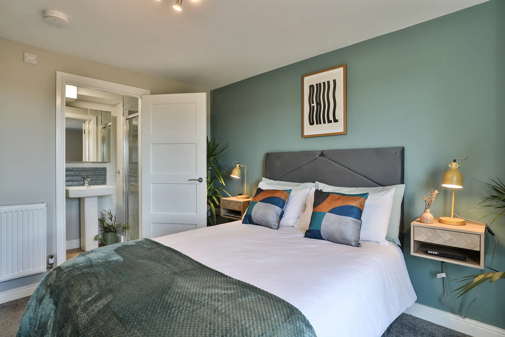 Turnkey private en-suite bedroom at George Street in Bicester, ready for move-in and settling in smoothly