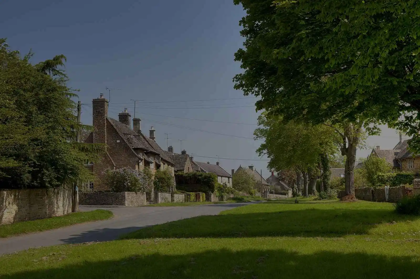 Picturesque village lane and countryside greenery near Bicester, ideal for walking and cycling