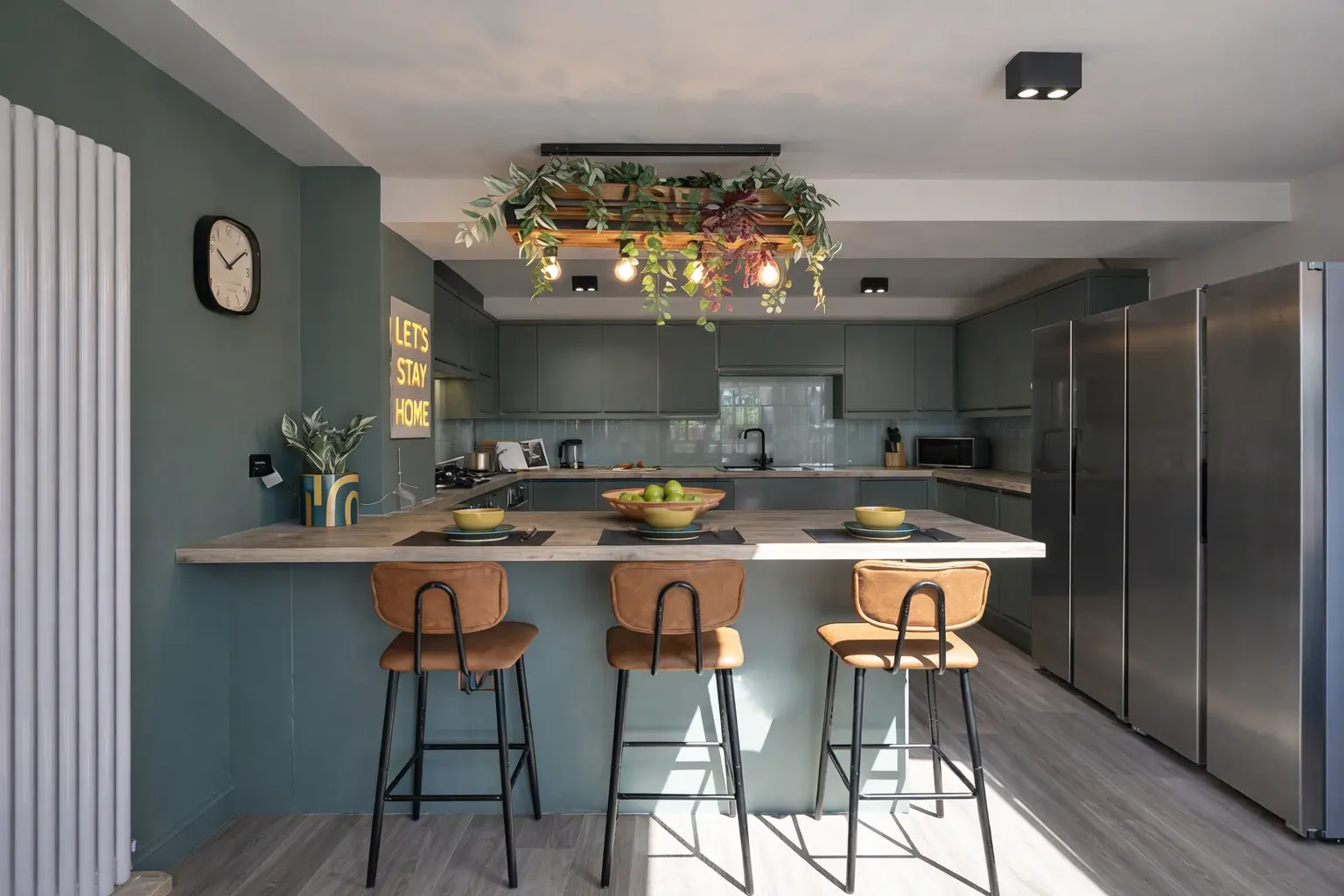 Fully equipped contemporary shared kitchen and breakfast bar in Bicester, avoiding the need to buy bulky appliances