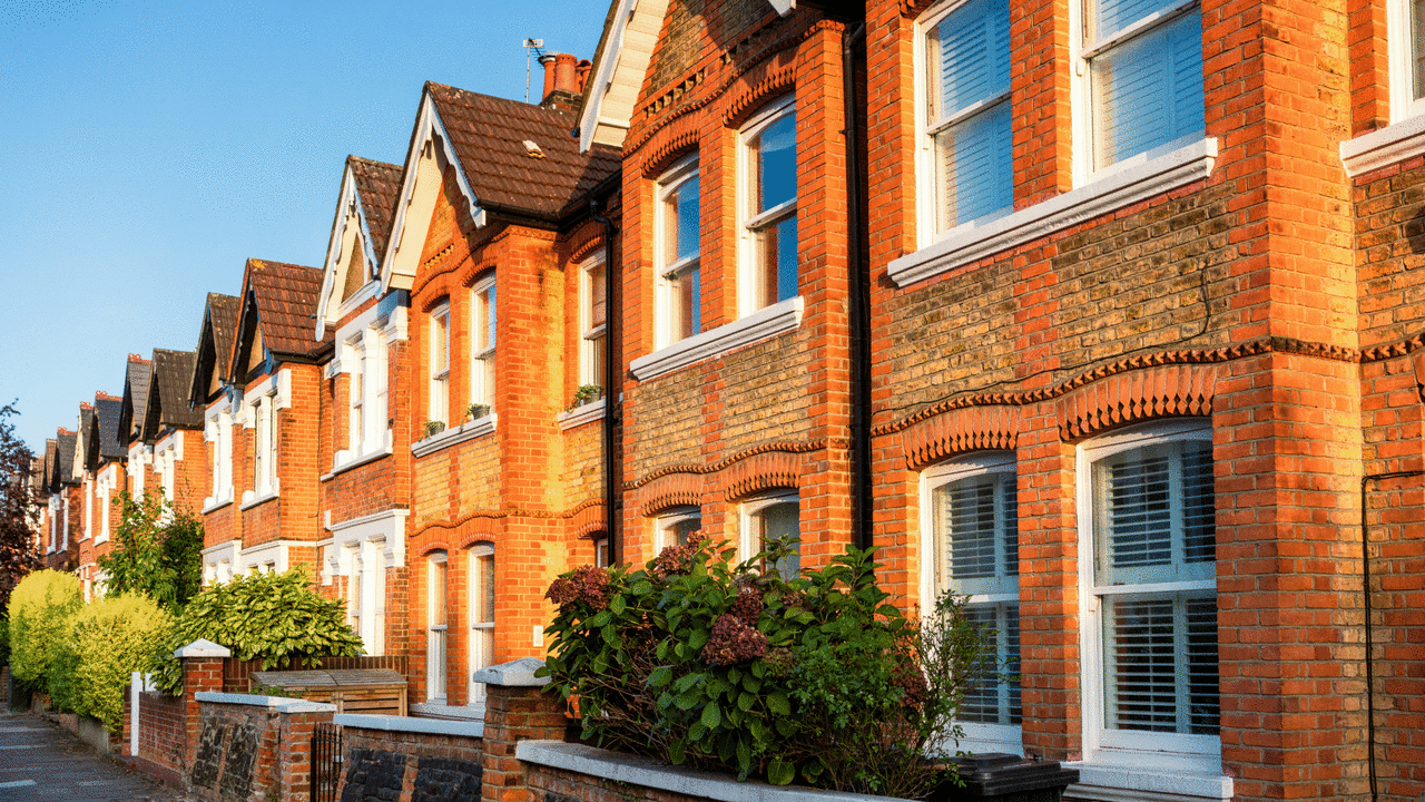 Where Is Bicester in England? The Ultimate Base for the London Commute